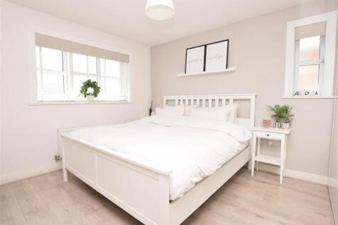 Bedroom 1.JPG
