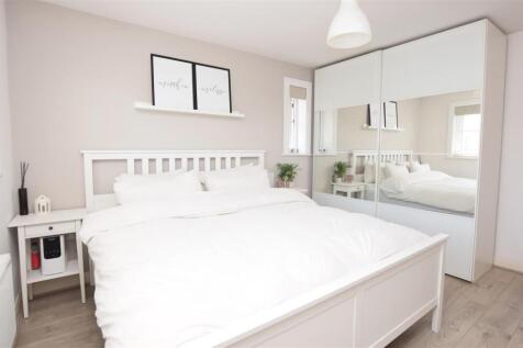 Bedroom 1 V2.JPG