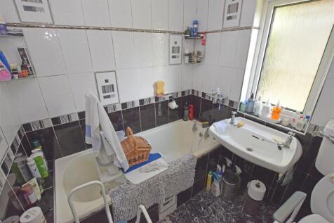 Bathroom BH.JPG