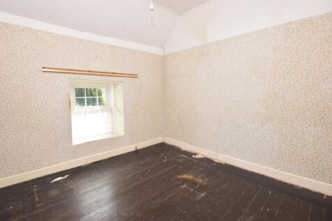 Bedroom 1.JPG