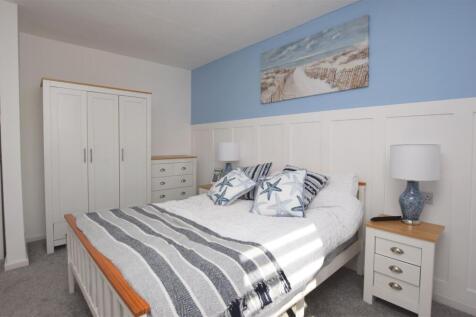 Bedroom 1 V3.JPG