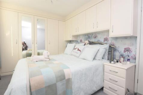 Bedroom 1.JPG