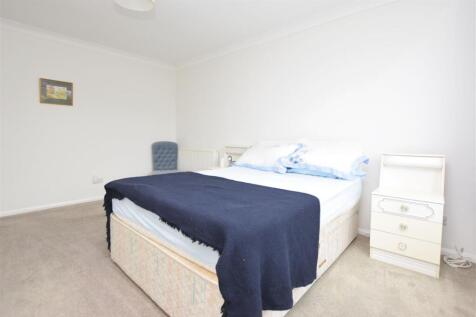 Bedroom 1 V2.JPG