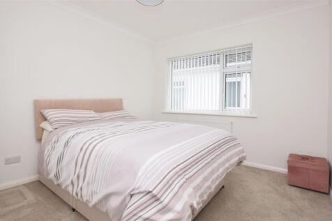 Bedroom 2.JPG