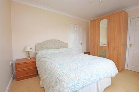 Bedroom 1.JPG