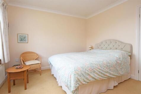 Bedroom 1 V2.JPG