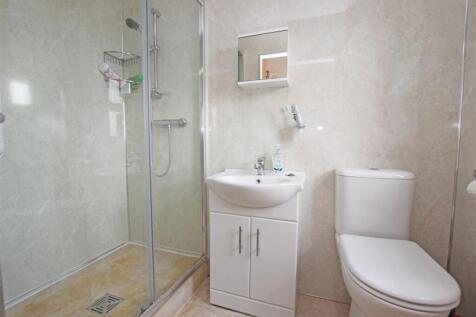 Bed 1 En Suite.JPG