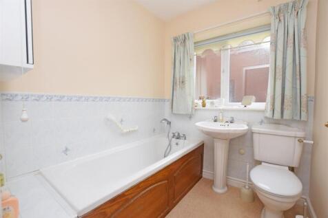 Bathroom.JPG
