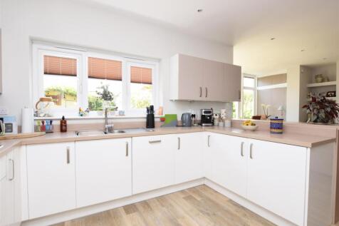 Kitchen V2.JPG
