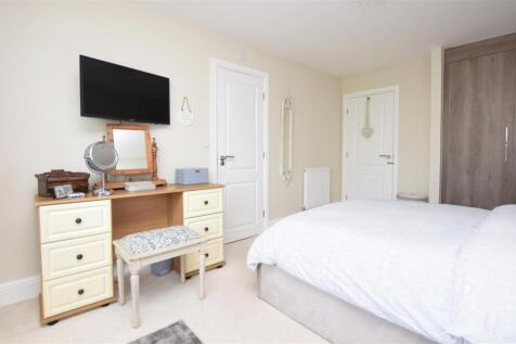 Bedroom 1 V3.JPG