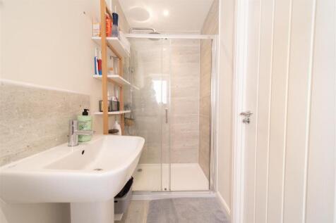 Bedroom 1 En Suite.jpg