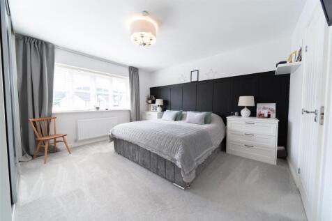 Bedroom 1.jpg