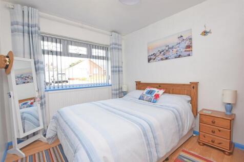 Bedroom 2.JPG
