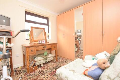 Bedroom 2.JPG