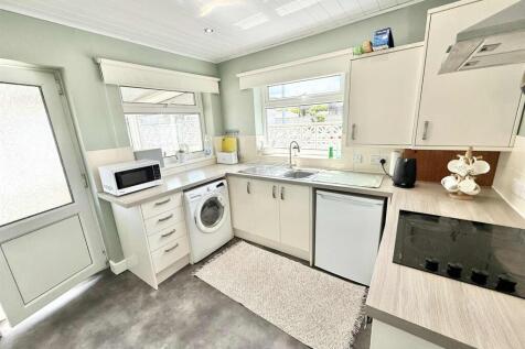 kitchen 2.jpg
