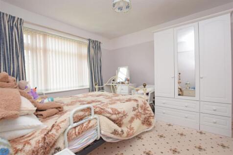 Bedroom 1.JPG
