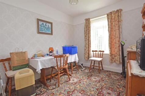 Bedroom 2.JPG