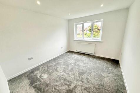 Bedroom 1.jpg