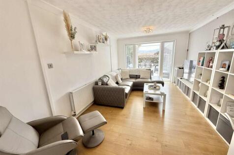 Lounge-1.jpg