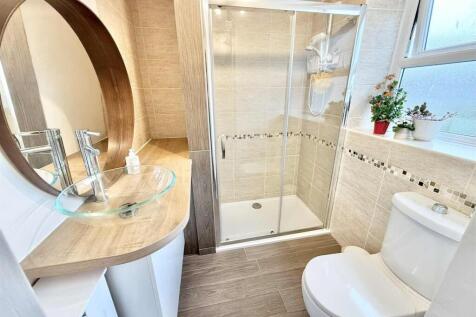 Shower Room.jpg