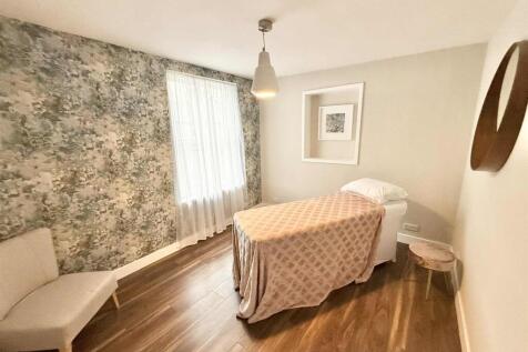 Treartment Room2.jpg