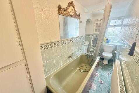 Bathroom.jpg