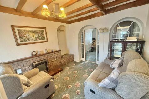Living Room 2.jpg
