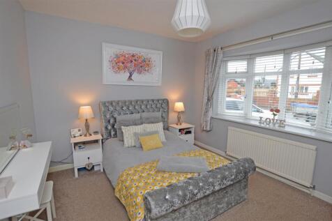 Bedroom 1.JPG