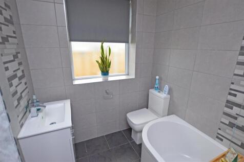 Bathroom.JPG