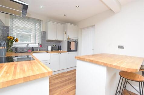 Kitchen Diner view 2.JPG