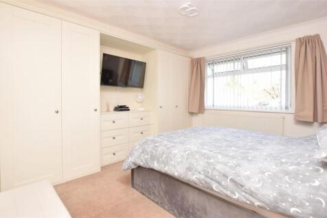 Bedroom 1.JPG