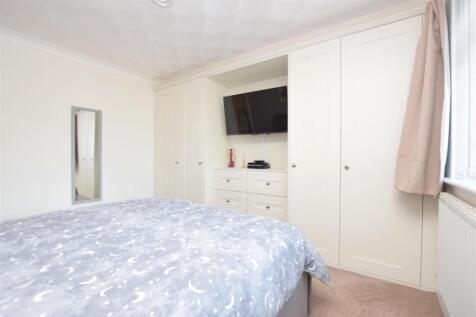 Bedroom 1 V3.JPG