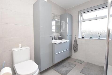 Bathroom.JPG