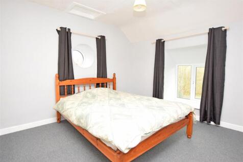 Bedroom 1.JPG