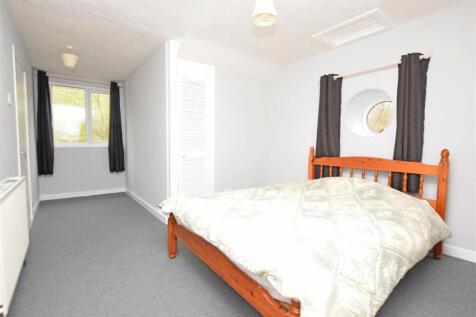Bedroom 1 V2.JPG