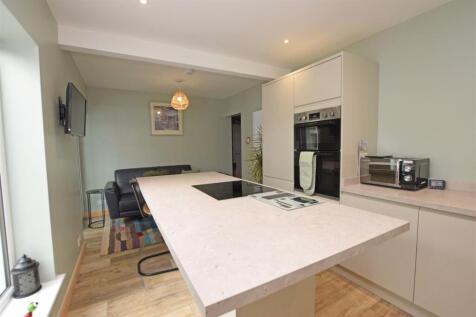 Kitchen V2.JPG