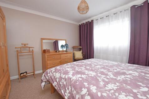 Bedroom 1.JPG