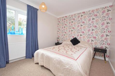 Bedroom 2.JPG