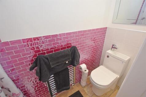 Bed 2 En Suite.JPG