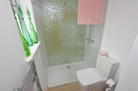 Bed 3 En Suite.JPG