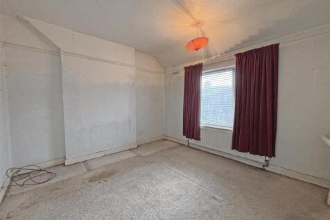 Bedroom 1.JPG