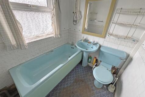 Bathroom.JPG