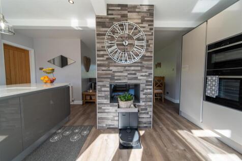 Kitchen V2.jpg