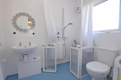 Bathroom.JPG