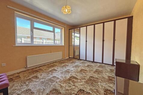 Bedroom 1.JPG