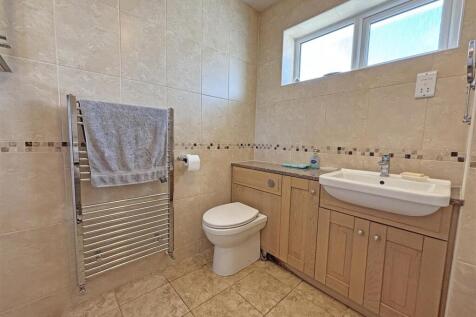 Bathroom.JPG