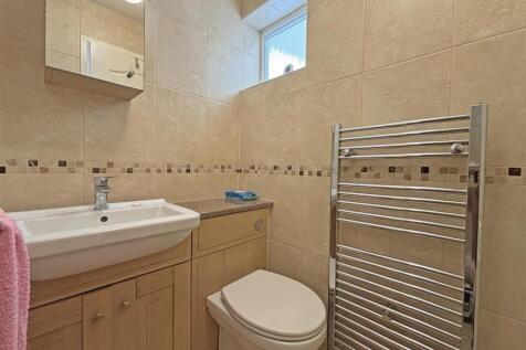 Bathroom 2.JPG