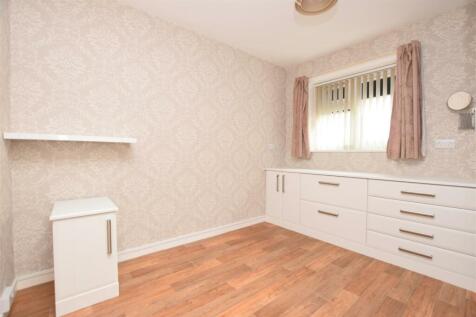 Bedroom 1.JPG