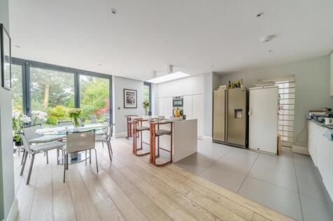 Kitchen/Dining Area