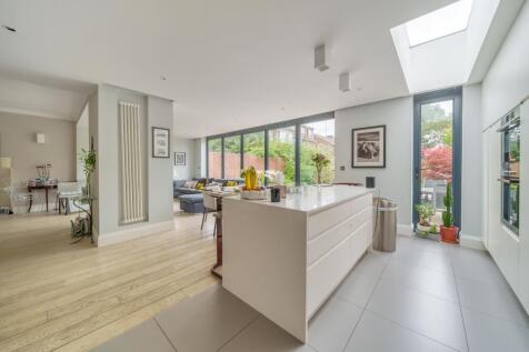 Kitchen/Dining Area